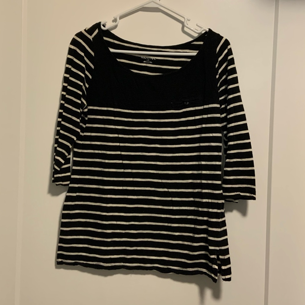 Black and white striped 3/4 sleeve top SIZE L